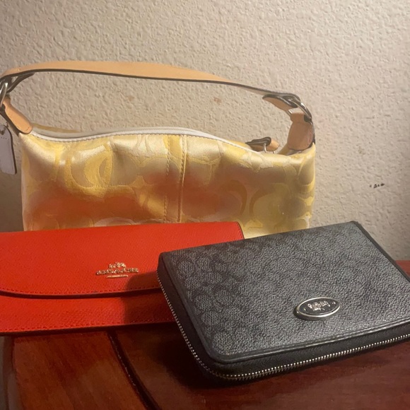 Coach bundle of 2 wallets and mini bag - Picture 1 of 14